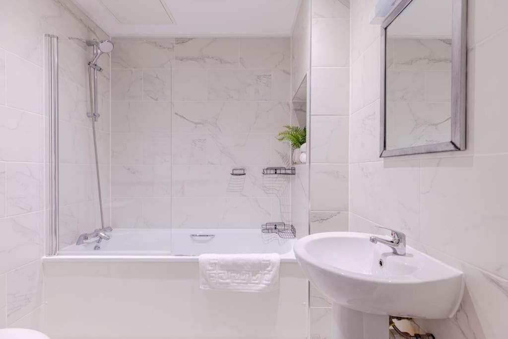 Vertigo Boutique Sleeps 4 London Kingston upon Thames  Exteriör bild
