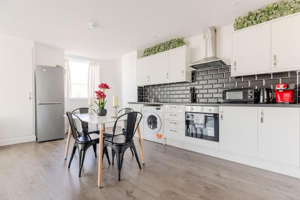 Vertigo Boutique Sleeps 4 London Kingston upon Thames  Exteriör bild